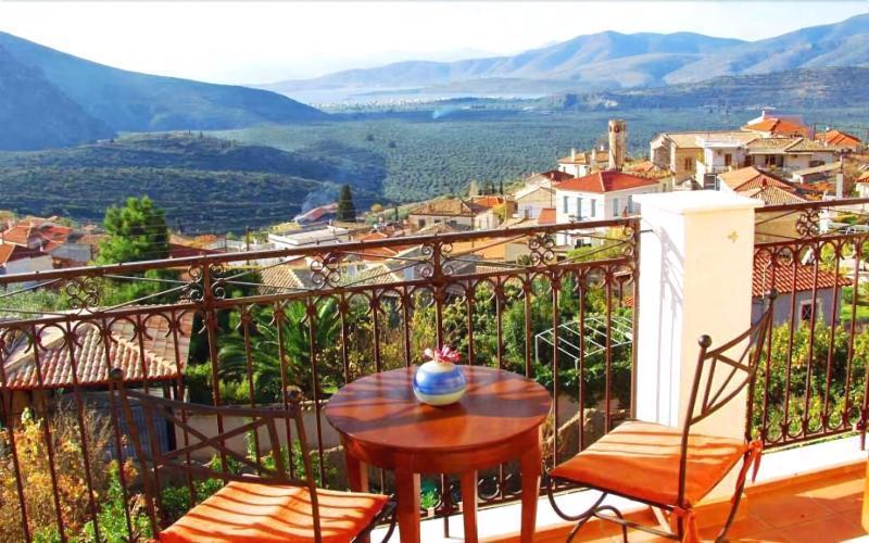 Xenonas Chrisso Hotel Delphi ภายนอก รูปภาพ