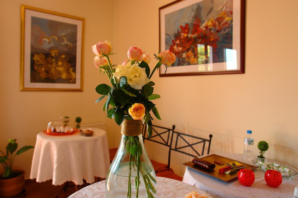 Xenonas Chrisso Hotel Delphi ภายนอก รูปภาพ