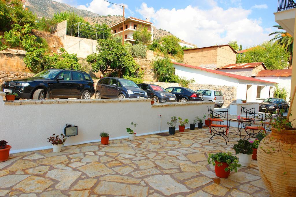 Xenonas Chrisso Hotel Delphi ภายนอก รูปภาพ