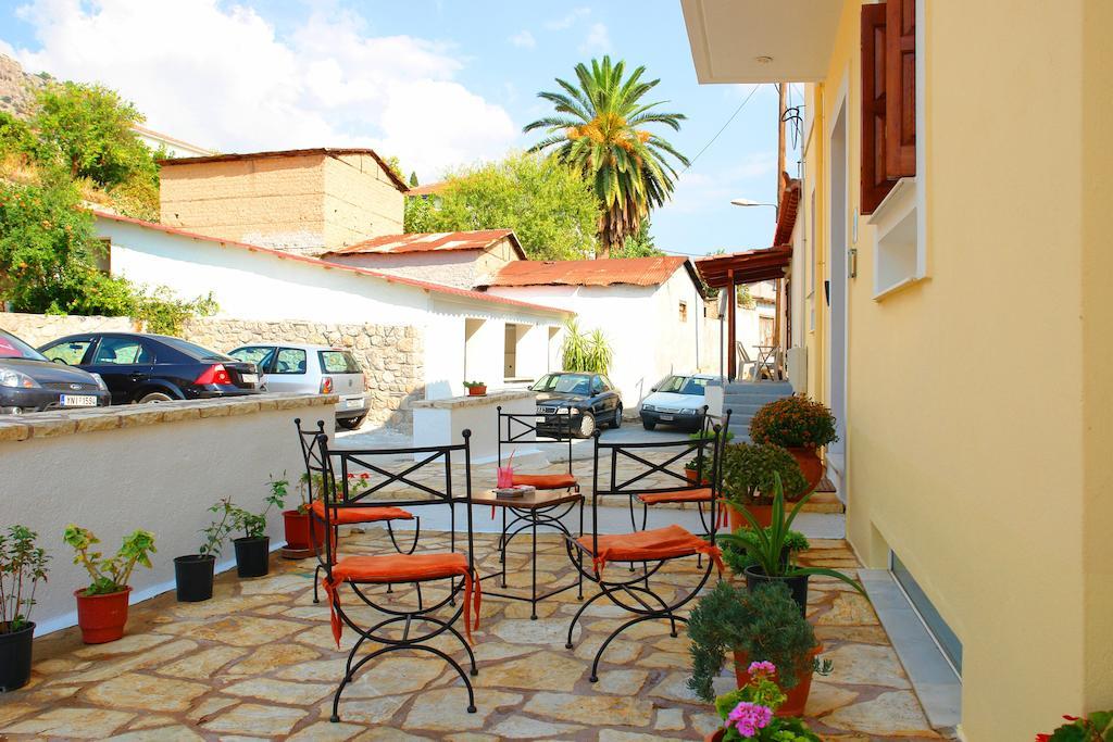 Xenonas Chrisso Hotel Delphi ภายนอก รูปภาพ