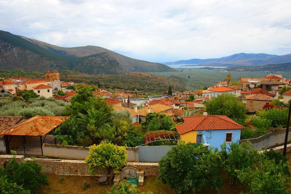 Xenonas Chrisso Hotel Delphi ภายนอก รูปภาพ