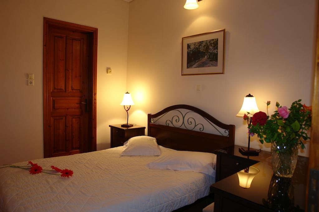 Xenonas Chrisso Hotel Delphi ห้อง รูปภาพ