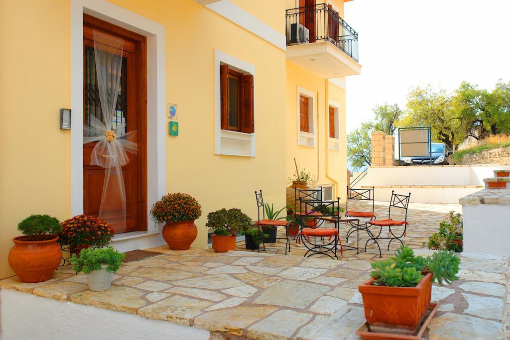 Xenonas Chrisso Hotel Delphi ภายนอก รูปภาพ