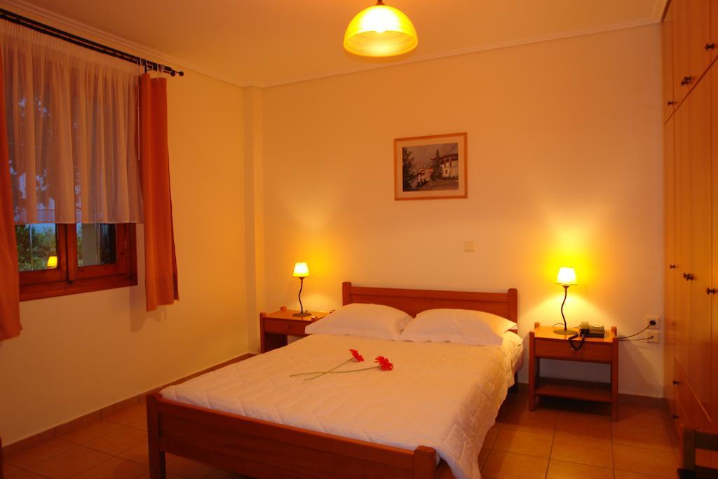 Xenonas Chrisso Hotel Delphi ห้อง รูปภาพ
