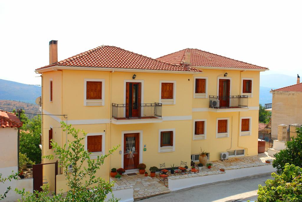 Xenonas Chrisso Hotel Delphi ภายนอก รูปภาพ