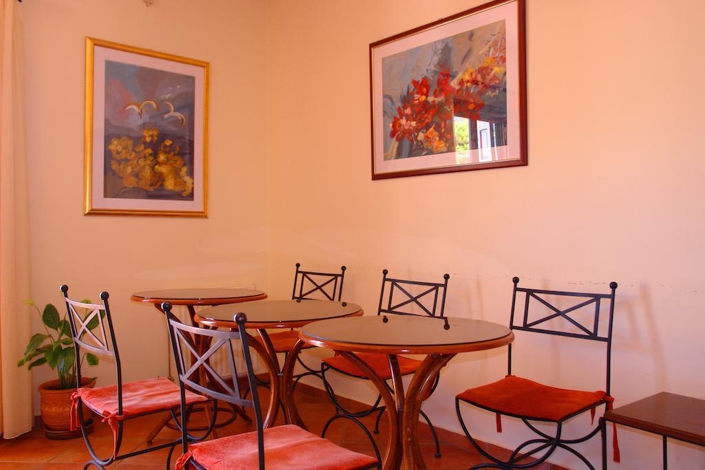 Xenonas Chrisso Hotel Delphi ภายนอก รูปภาพ