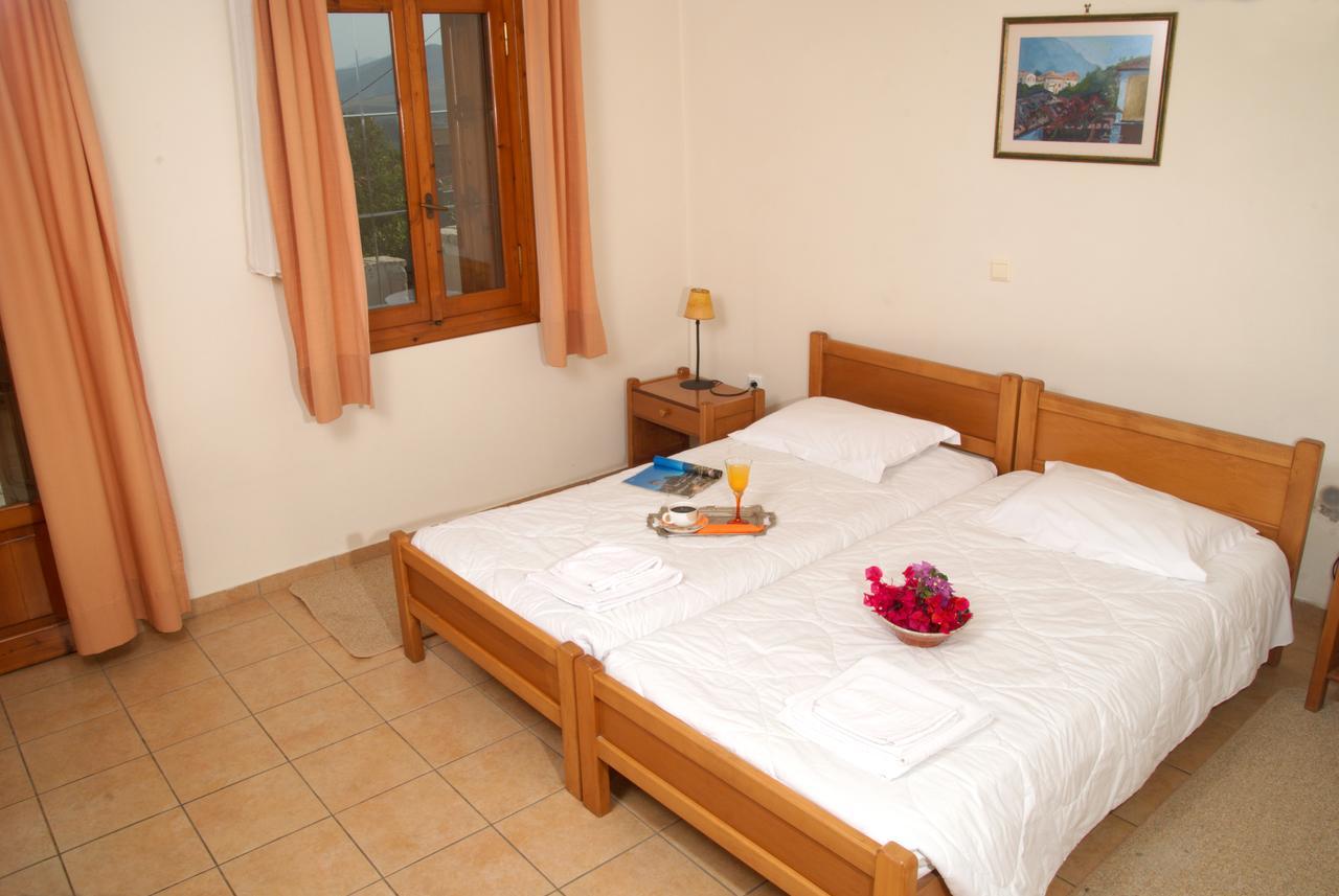 Xenonas Chrisso Hotel Delphi ภายนอก รูปภาพ